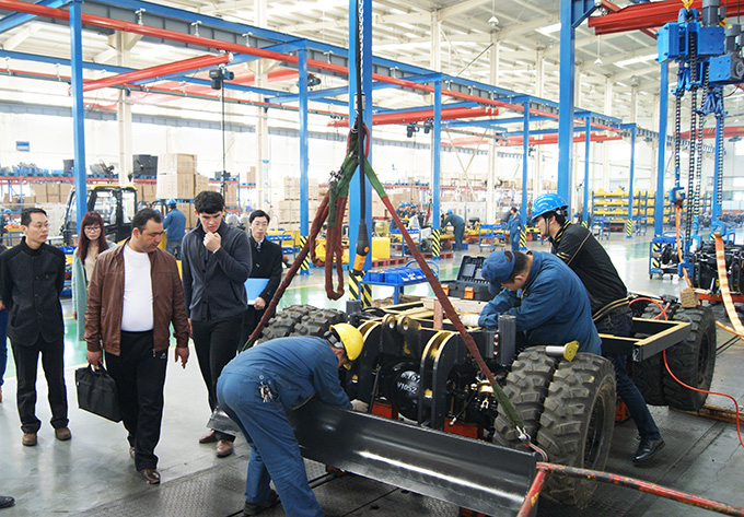 沃尔华集团20台挖掘机顺利出口中东地区