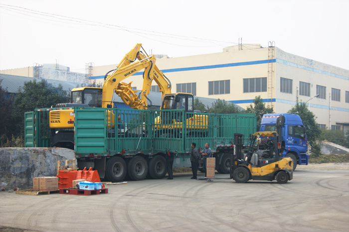 沃尔华集团7台DLS系列挖掘机顺利出口古巴共和国