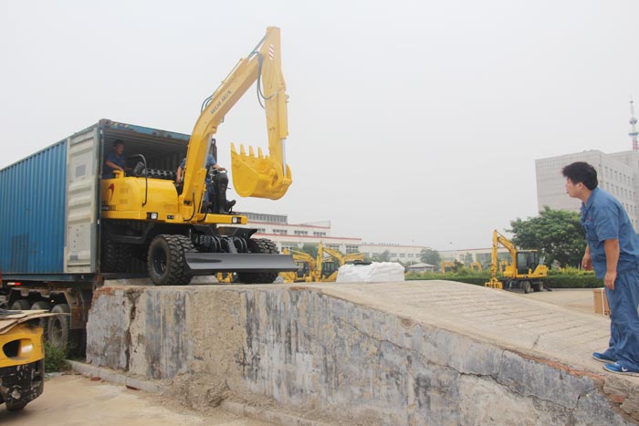 沃尔华集团挖掘机、起重机出口哥斯达黎加 沃尔华集团挖掘机、起重机出口哥斯达黎加