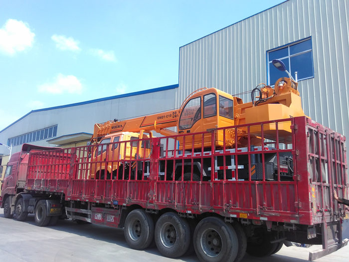 沃尔华集团2台汽车起重机顺利出口坦桑尼亚