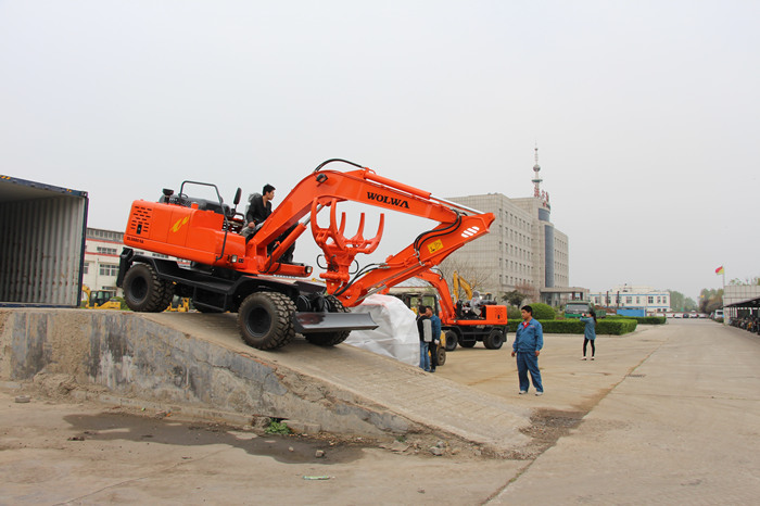 热烈祝贺沃尔华集团4台轮式挖掘机顺利出口泰国 热烈祝贺沃尔华集团4台轮式挖掘机顺利出口泰国
