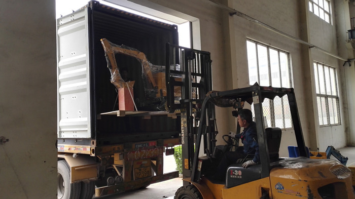 沃尔华集团40台儿童挖掘机批量出口新加坡