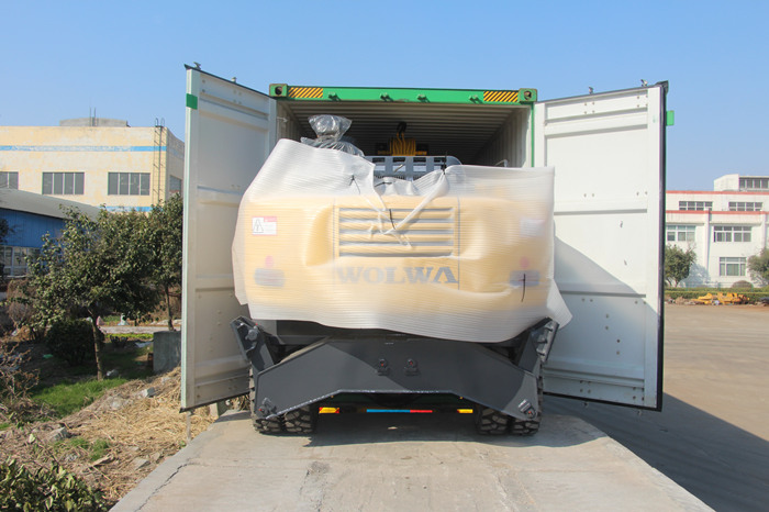 沃尔华集团2台挖掘机出口越南 沃尔华集团2台挖掘机出口越南