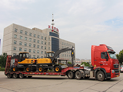 沃尔华集团2台轮式挖掘机发往华东地区