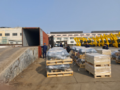 沃尔华集团一批挖掘机配件出口北美地区