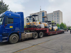 沃尔华集团一批挖掘机和叉车出口南美地区