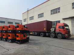  沃尔华集团一批小型挖掘机出口欧洲市场